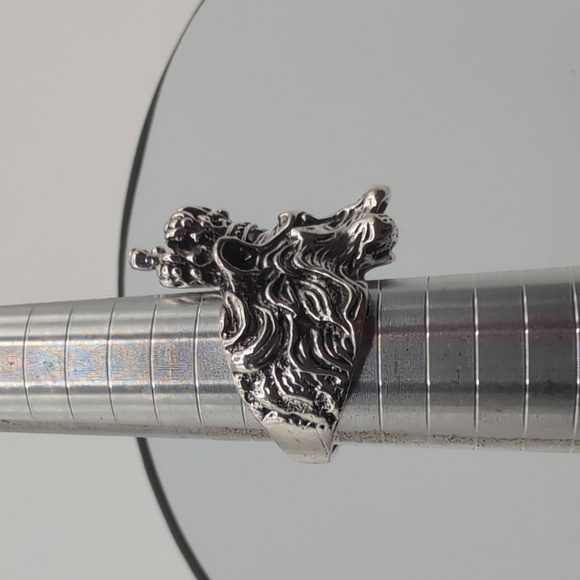 NWOT Silver Toned Lion King Head Ring with Crown Stainless Steel - Picture 12 of 12